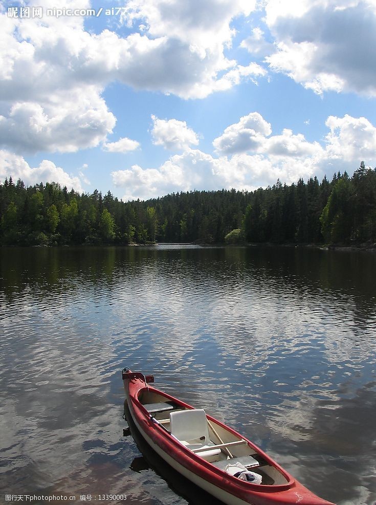 关键词:湖中小船 湖 水 小船 船 自然景观 自然风景 摄影图库 96 jpg