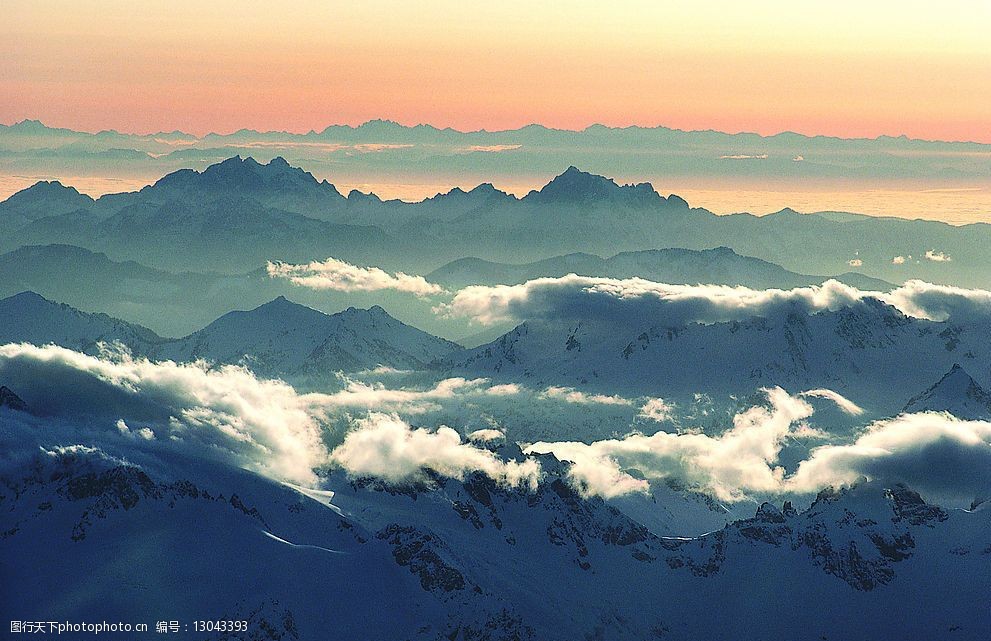 关键词:高清云山 山河 云雾 自然景观 自然风景 摄影图库 72 jpg