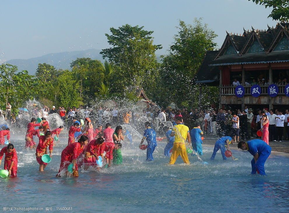 关键词:欢乐泼水 西双版纳 傣族园 天天泼水节 欢乐 旅游摄影 人文