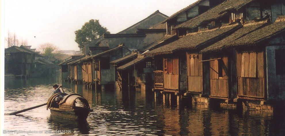 关键词:江南水乡 江南水乡风景 划船的老人家 古代建筑 旅游摄影 国内