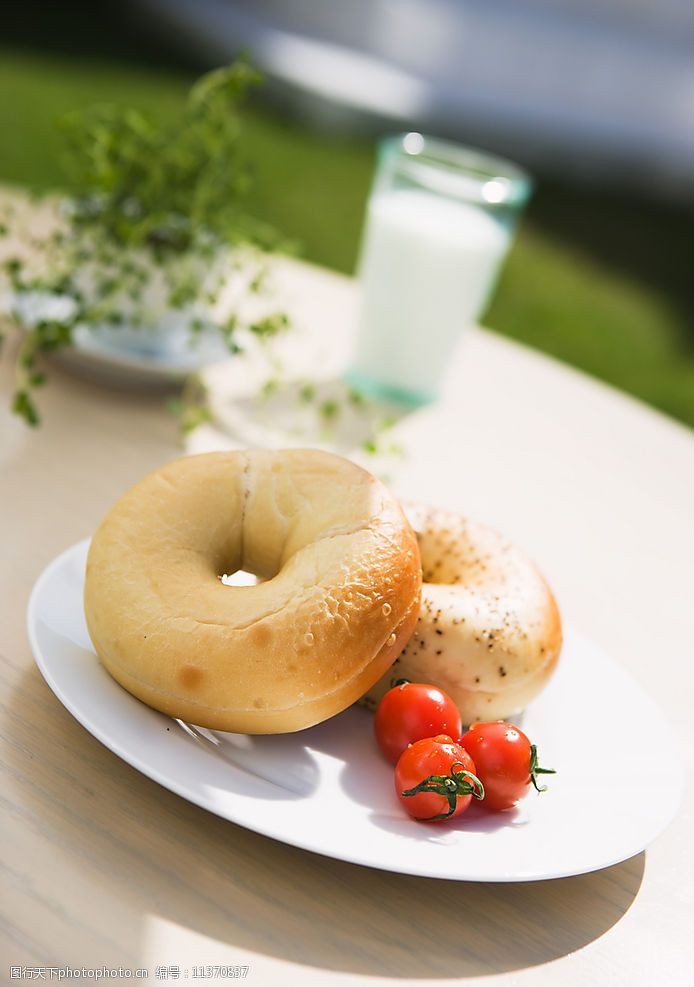 關鍵詞:早餐食物 西式早餐 麵包 水果 牛奶 生活百科 家居生活 女性