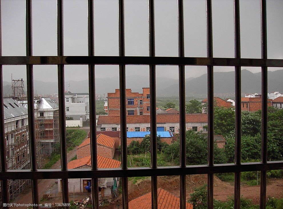 隔窗看乌云图片