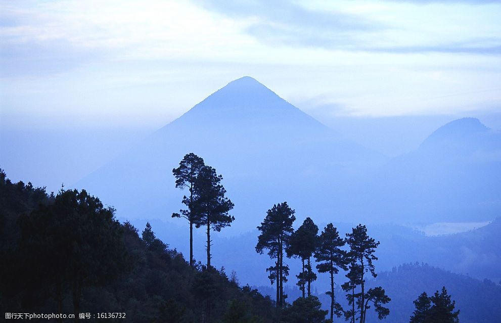 關鍵詞:朦朧山巒 朦朧 山巒 雲霧 繚繞 自然 仙境 自然景觀 山水風景