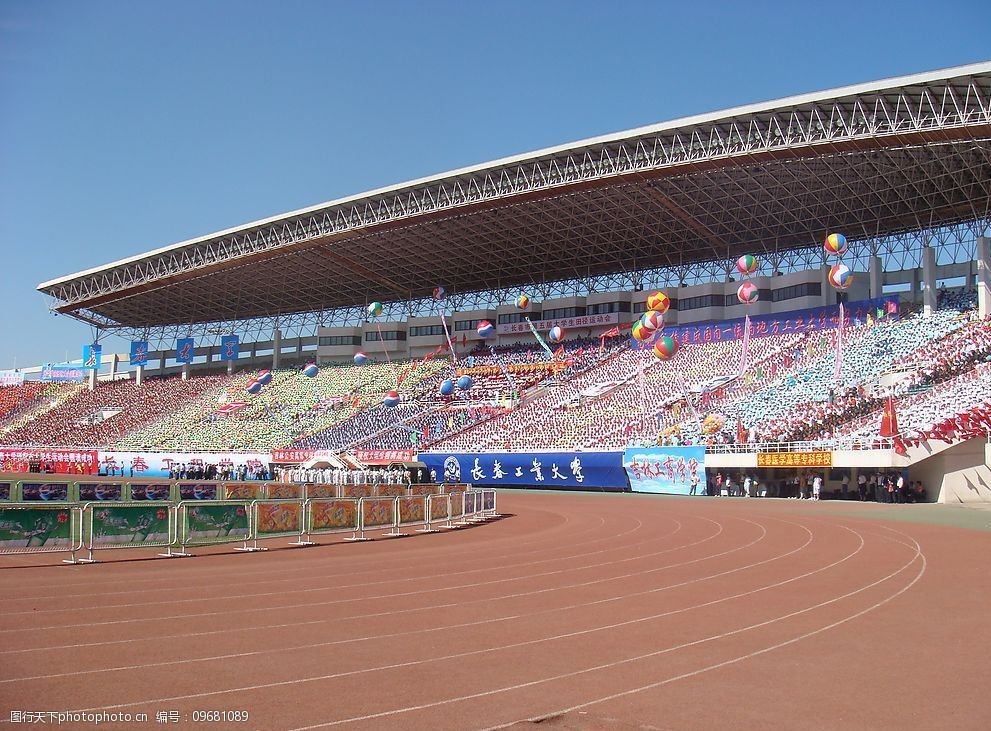 运动会跑道图片