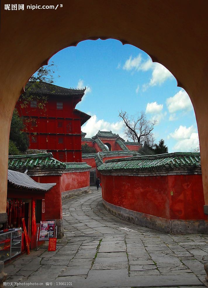 关键词:传统寺庙建筑 历史天空 古寺 拱门 天空 旅游摄影 国内旅游