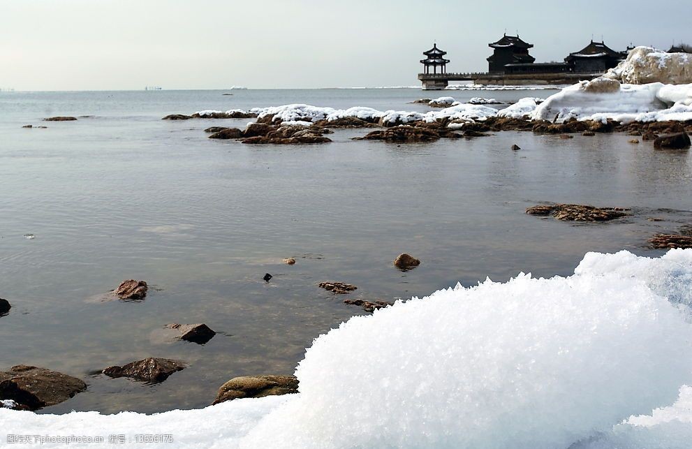 关键词:冬天的海 长城 塔 大海 岩石 雪 旅游摄影 国内旅游 摄影图库