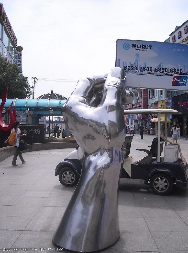 武汉江汉路步行街雕塑图片